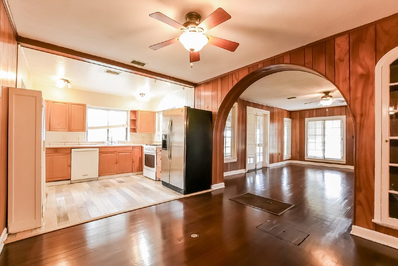 1428 Riverside Dr - Photo 5 of 40