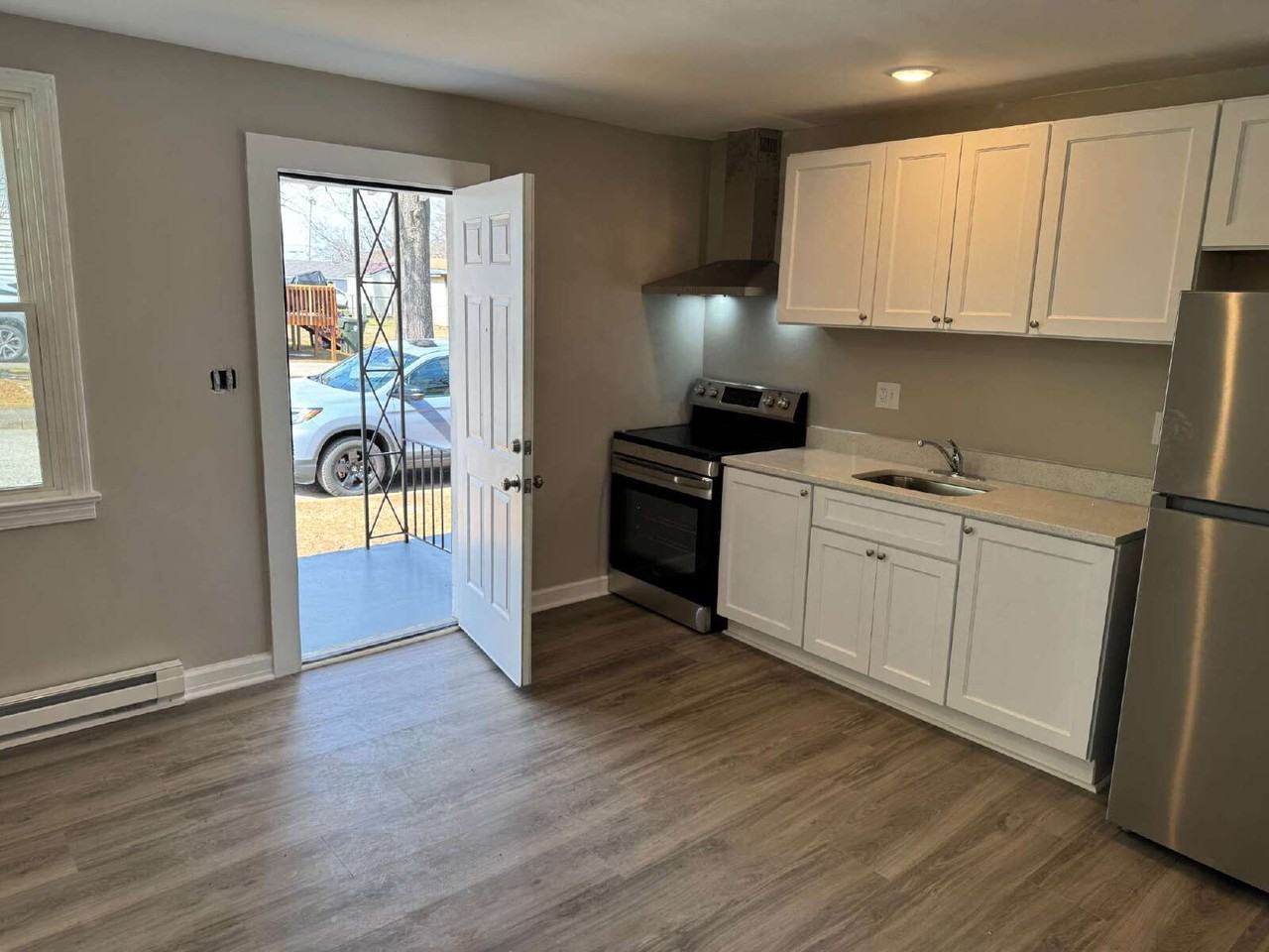 102 Rochester St - Photo 3 of 9