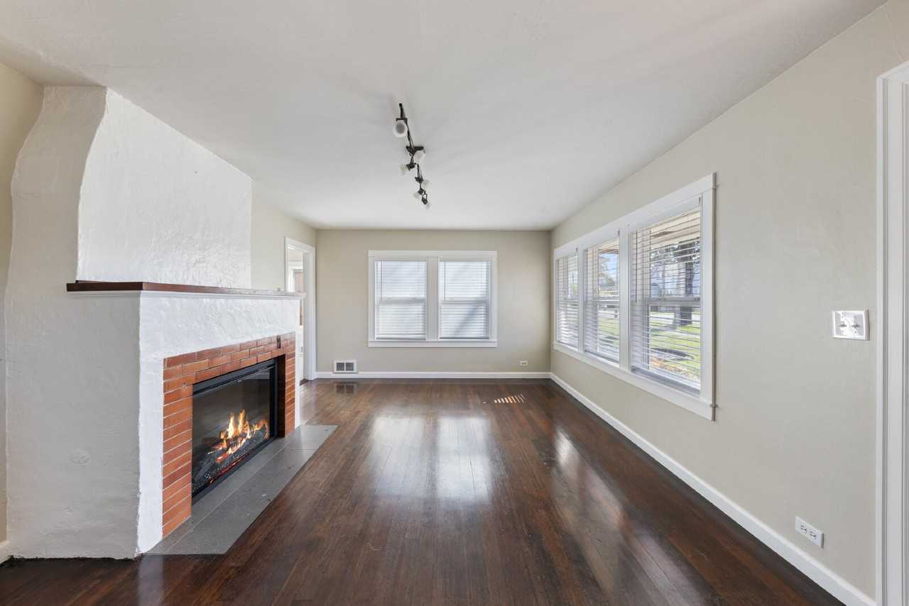 1014 Ne Hembree St - Photo 5 of 27