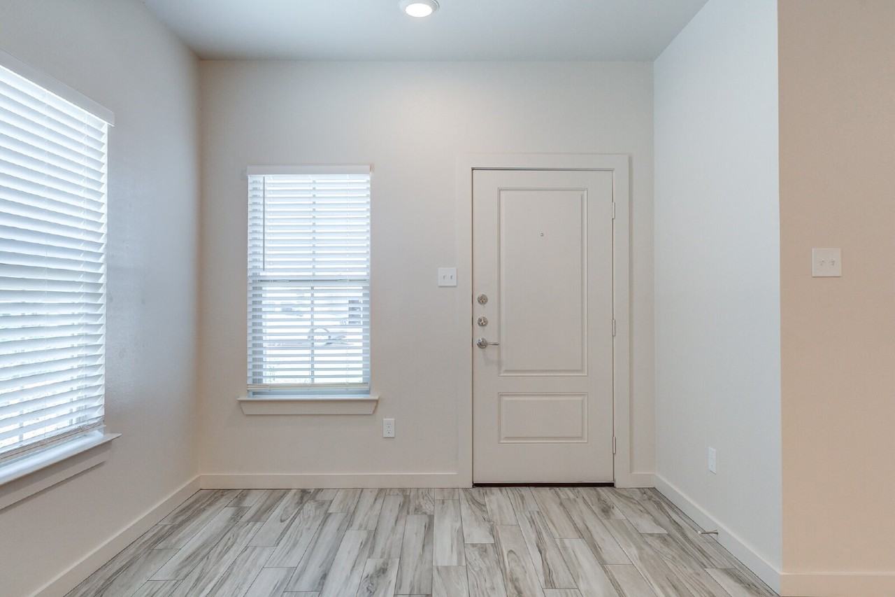 7030 41st St - Photo 5 of 45