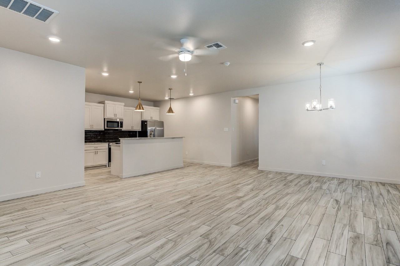 7030 41st St - Photo 6 of 45