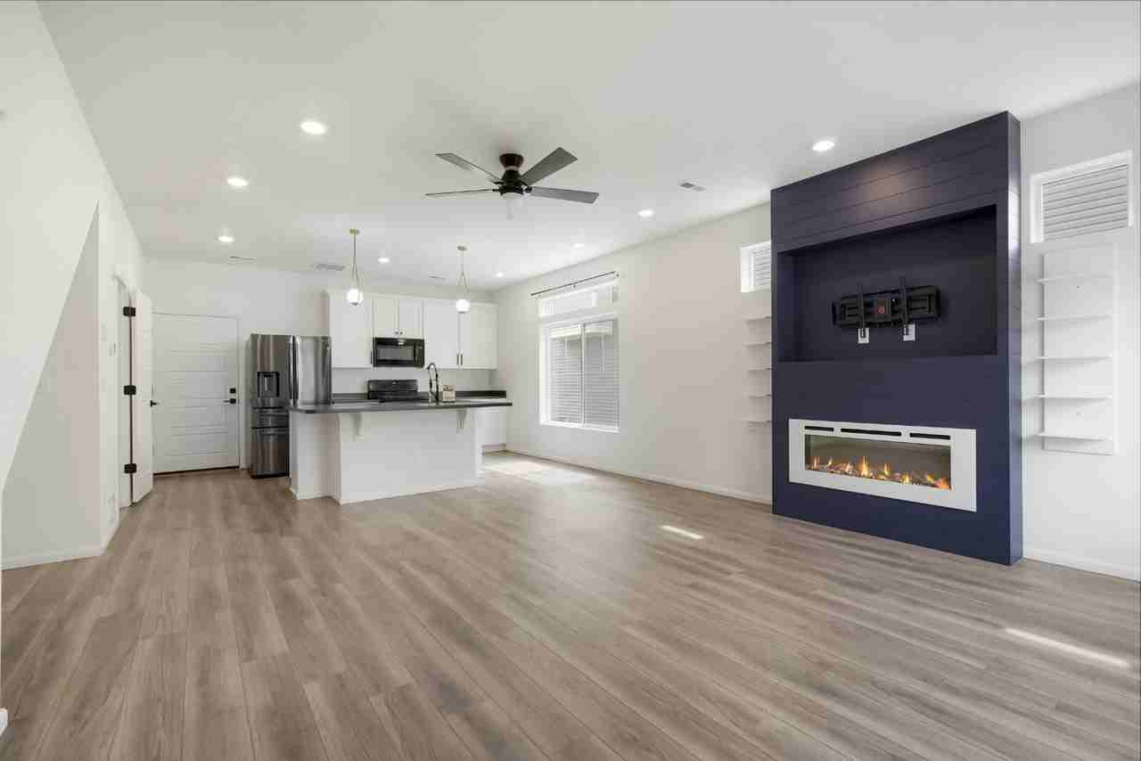 17913 E 103rd Ave - Photo 4 of 29