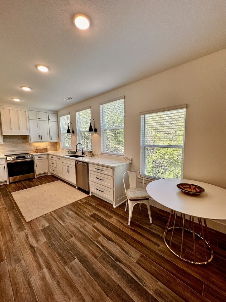 8881 Williams Rd - Photo 3 of 32
