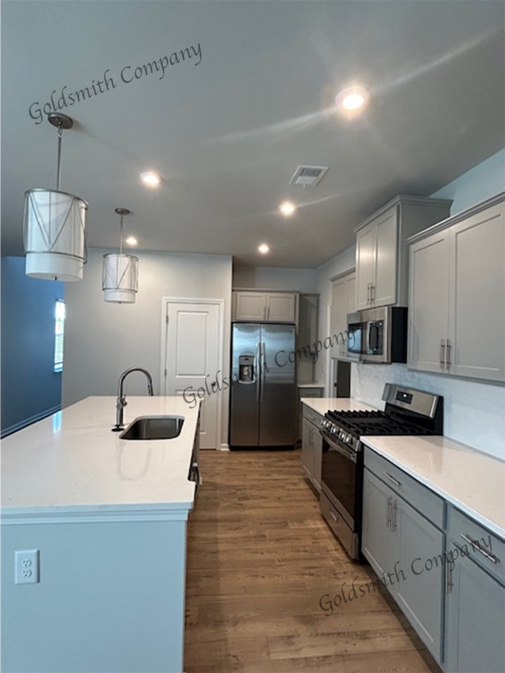 111 Gervais Cir - Photo 2 of 14