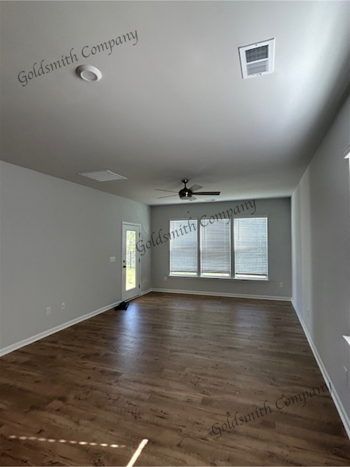 111 Gervais Cir - Photo 3 of 14