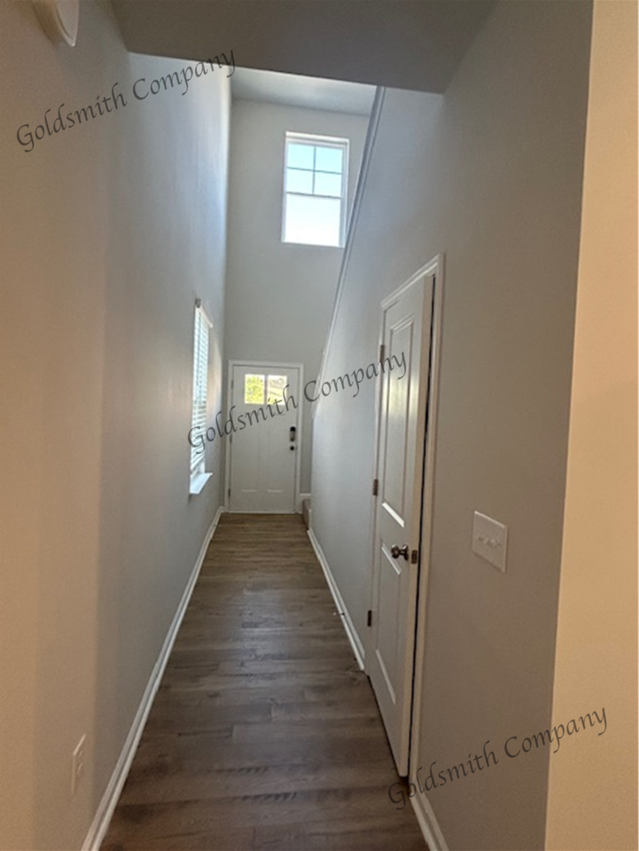 111 Gervais Cir - Photo 4 of 14