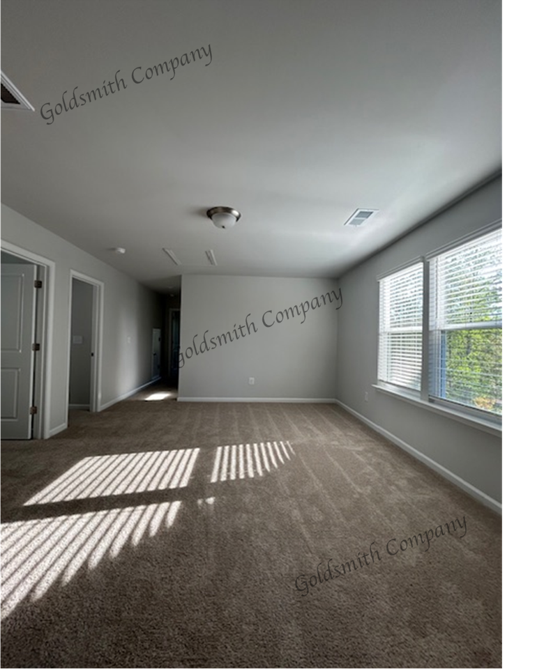 111 Gervais Cir - Photo 5 of 14