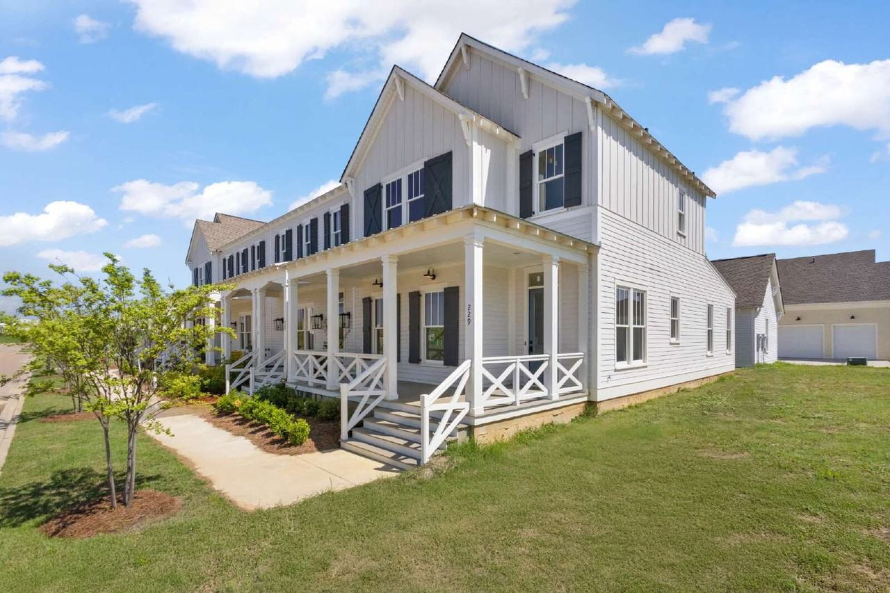 229 Harmony St - Photo 2 of 34