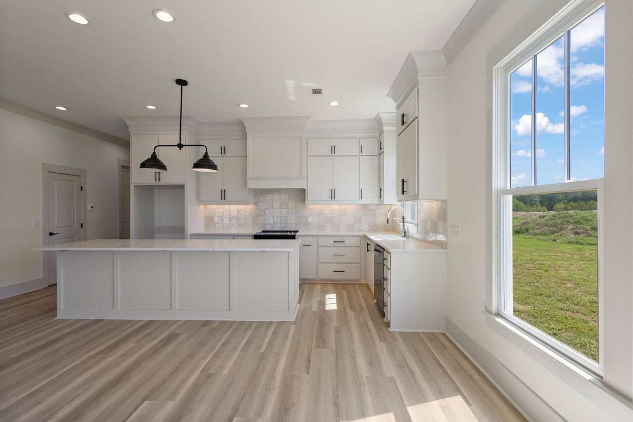 229 Harmony St - Photo 6 of 34