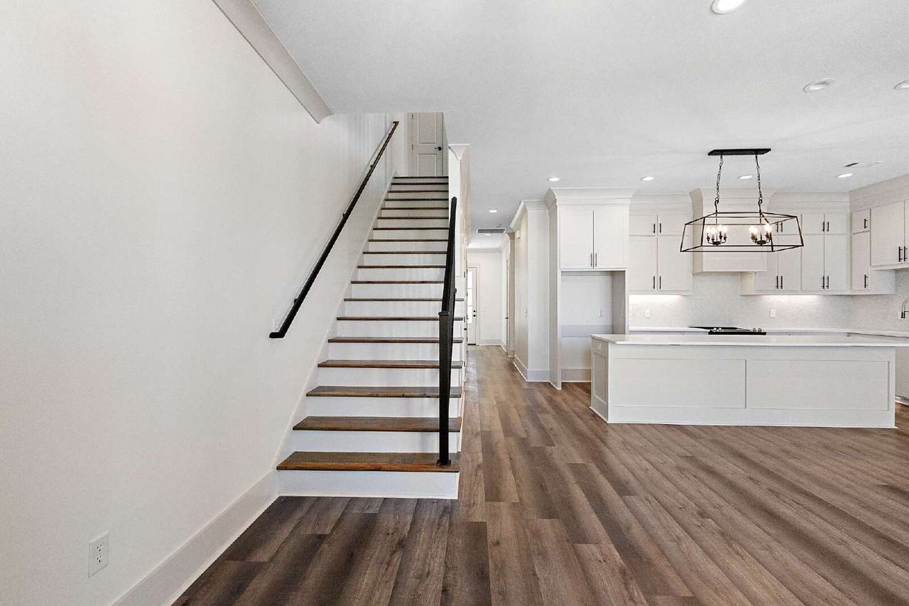225 Harmony St - Photo 6 of 33