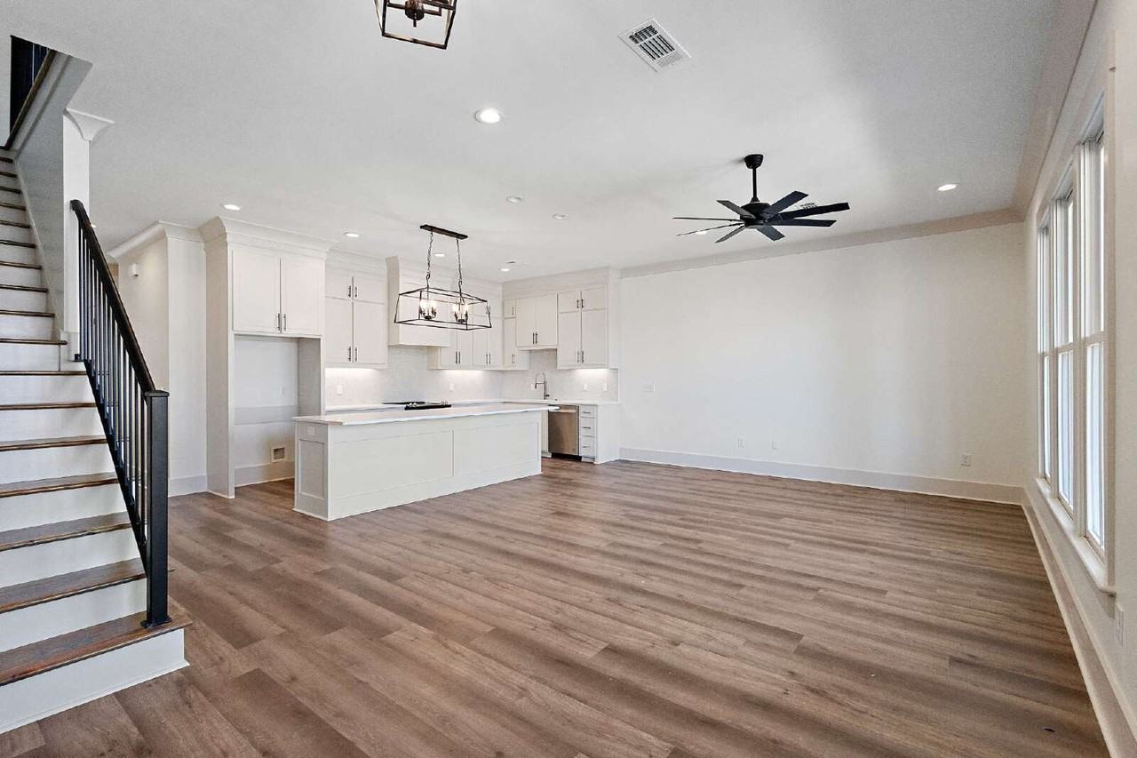 225 Harmony St - Photo 7 of 33