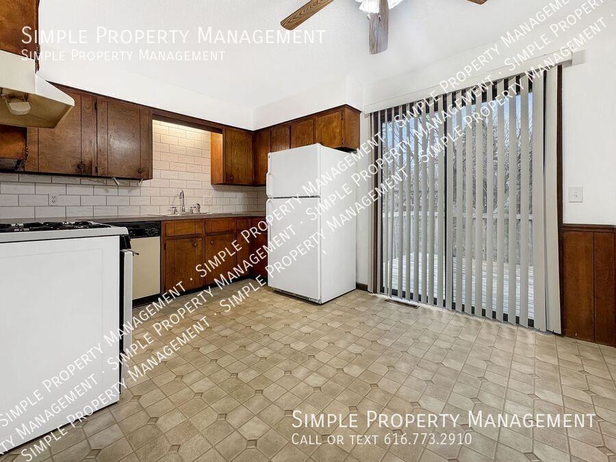 2666 Randall Ave Nw - Photo 4 of 17