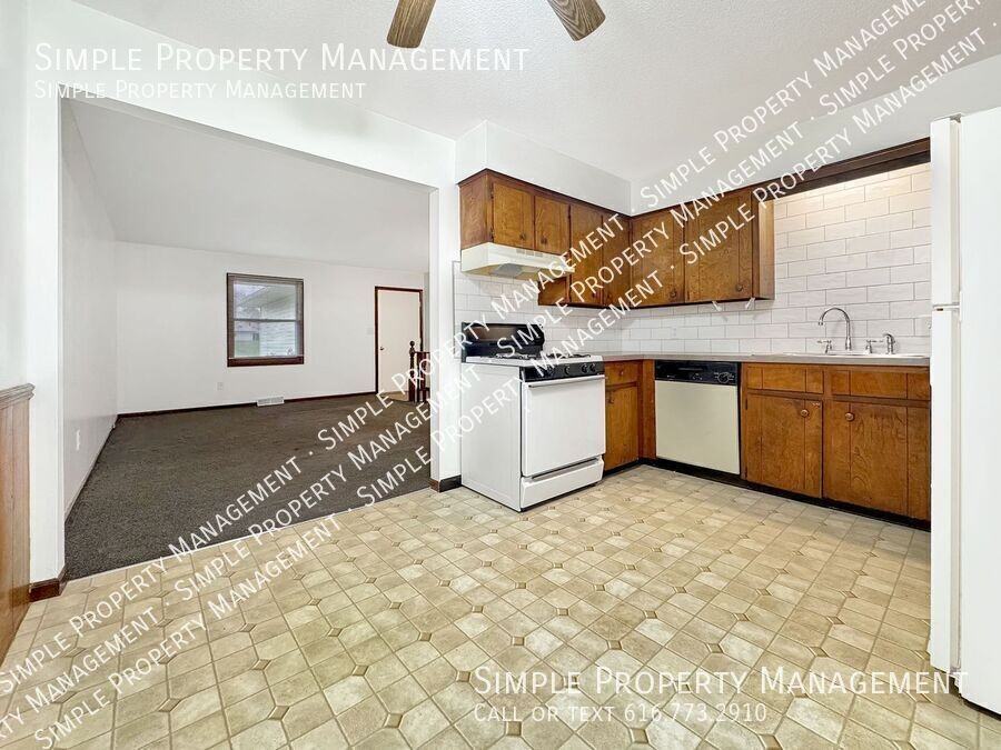 2666 Randall Ave Nw - Photo 6 of 17