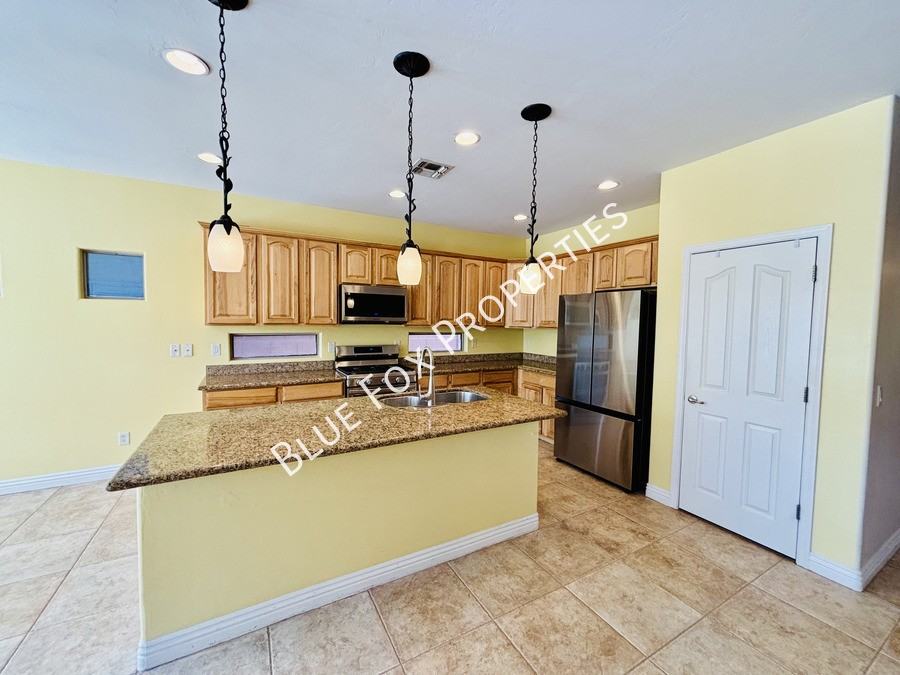 11678 N Red Creek Pl - Photo 3 of 23