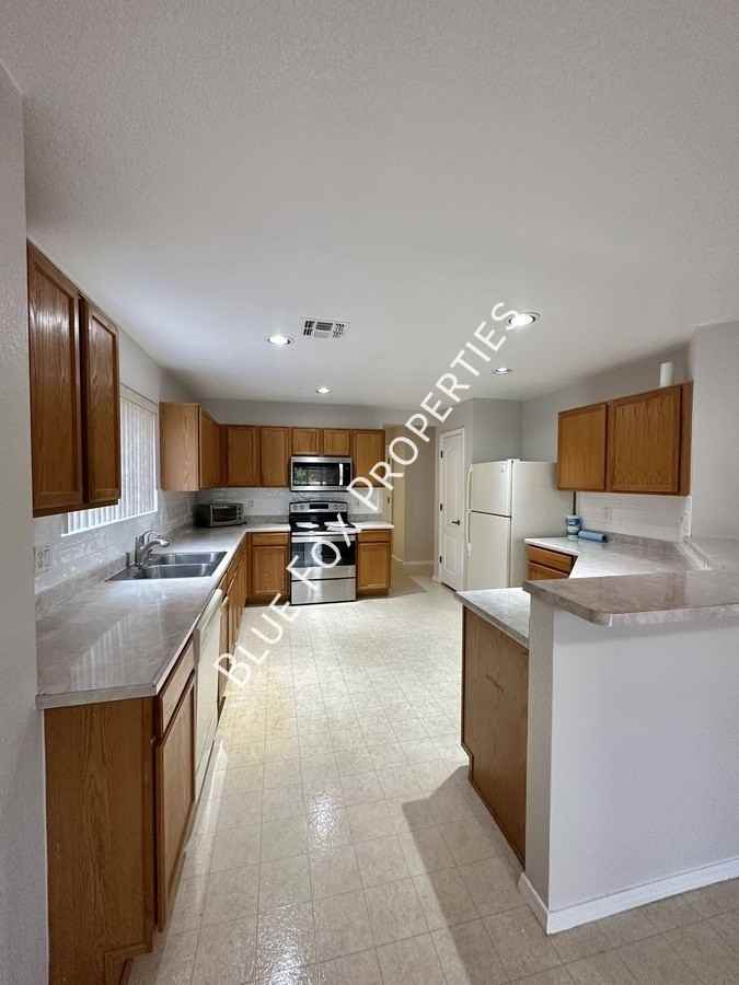 1082 W Sea Lion Dr - Photo 2 of 29