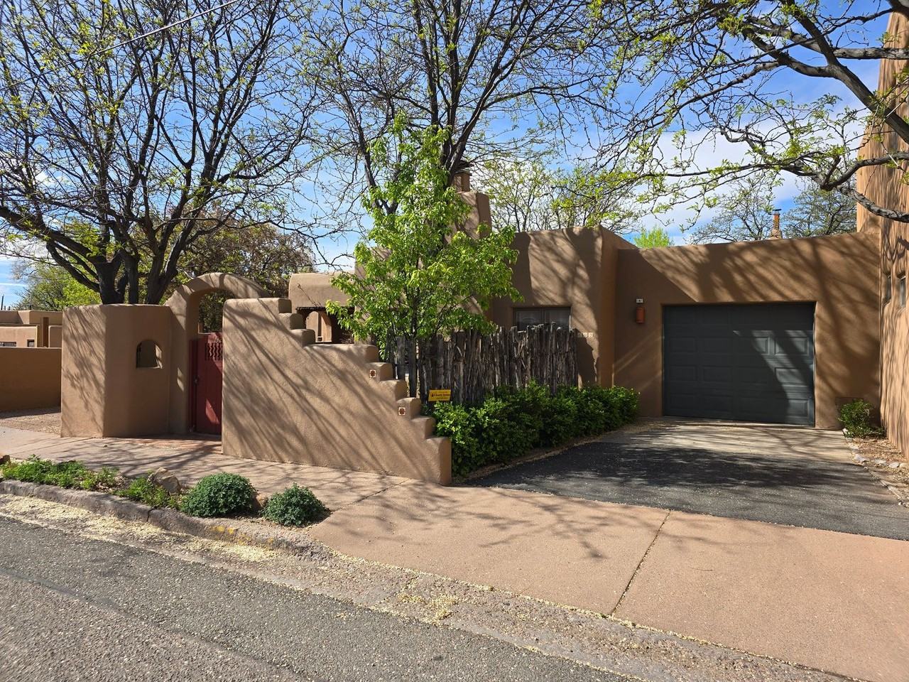 602 Griffin St - Photo 3 of 32
