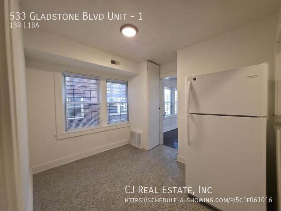 533 Gladstone Blvd #6 - Photo 5 of 10