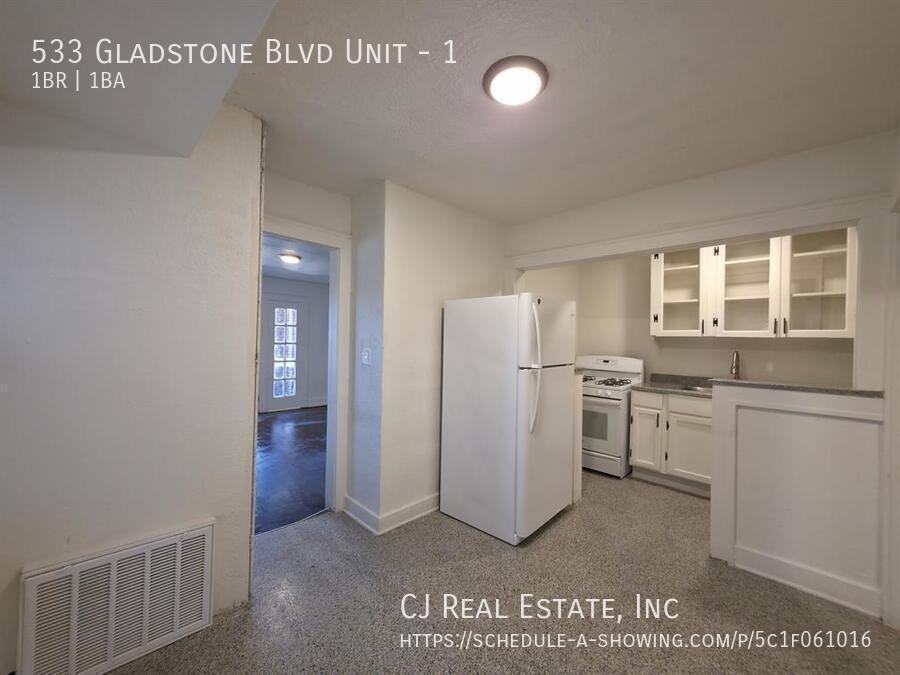 533 Gladstone Blvd #6 - Photo 6 of 10