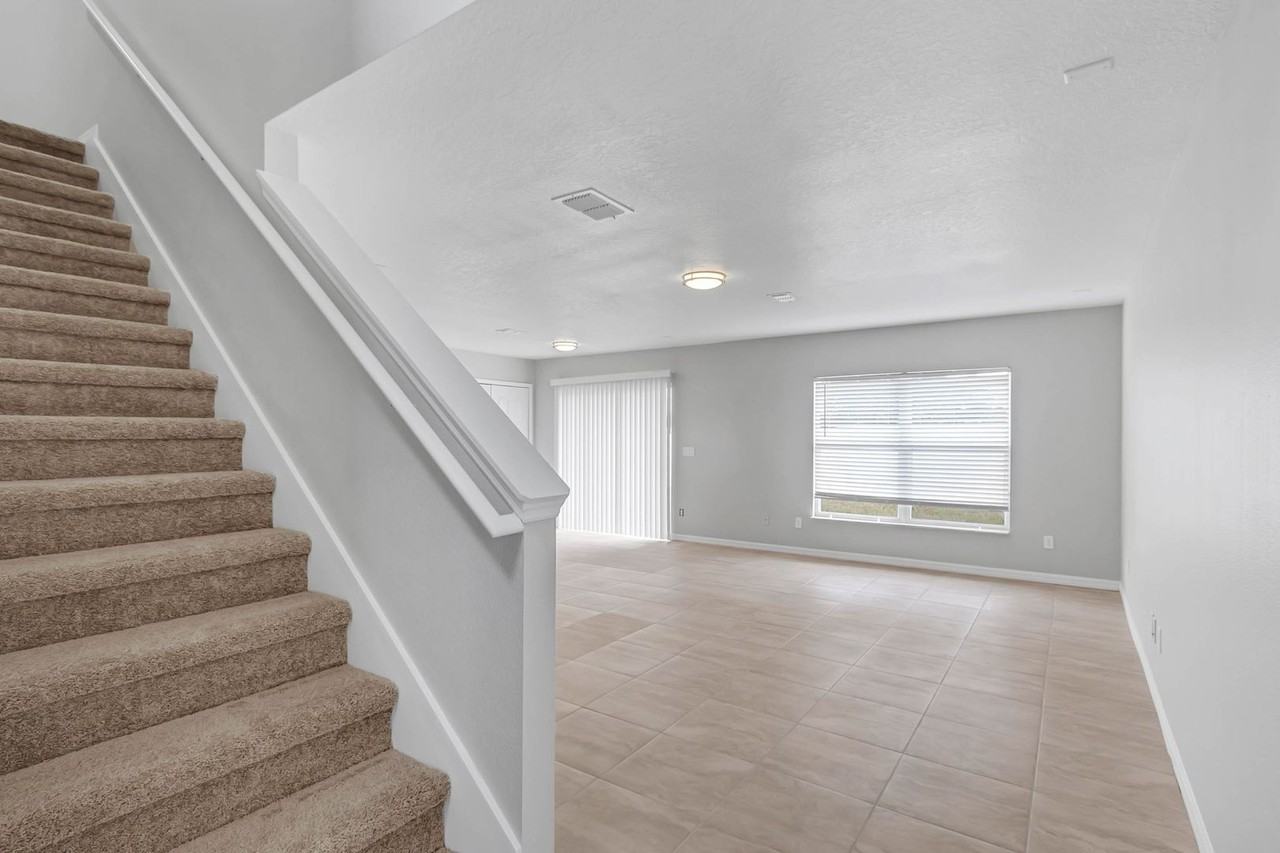 2040 Portcastle Cir - Photo 2 of 18