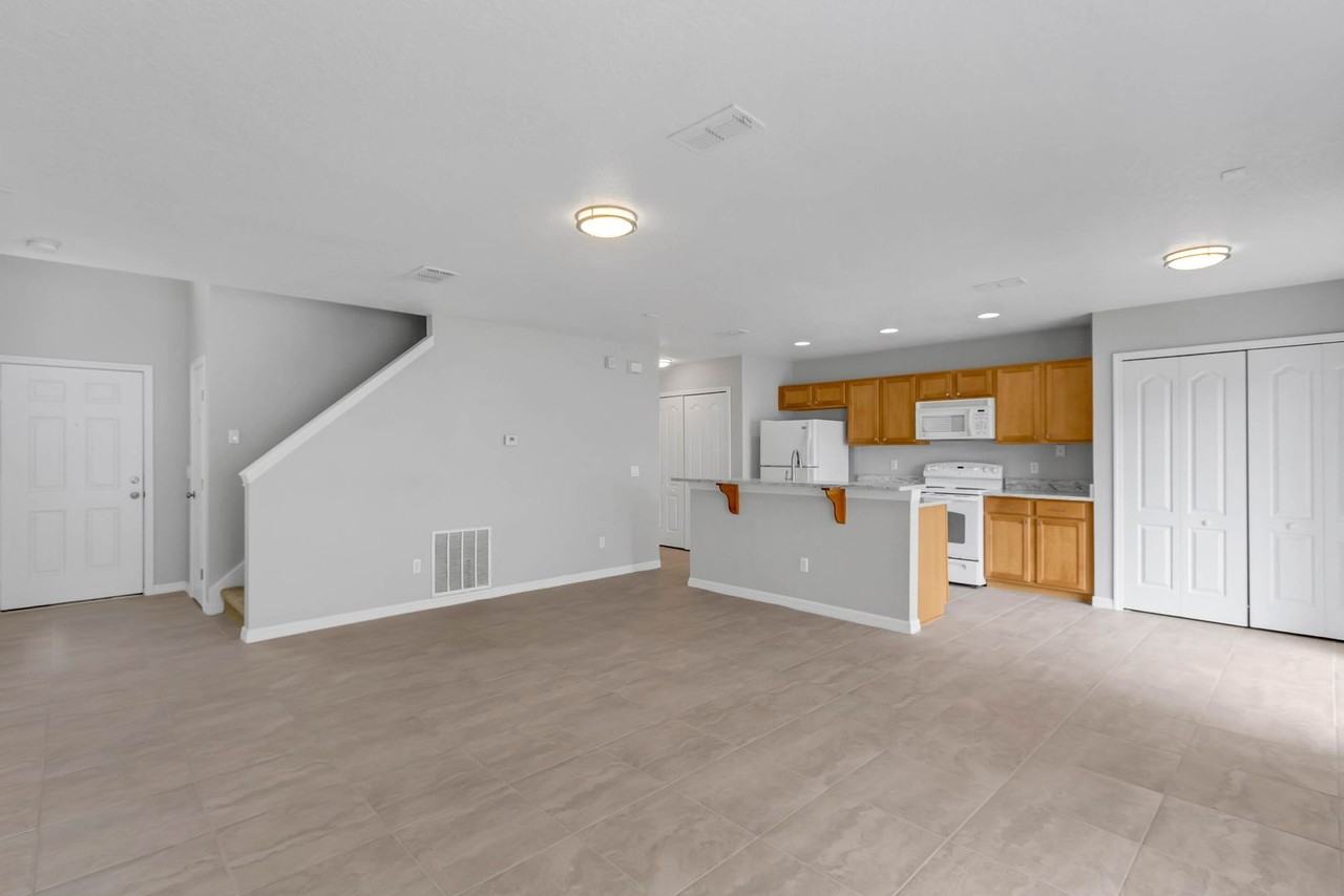 2040 Portcastle Cir - Photo 4 of 18