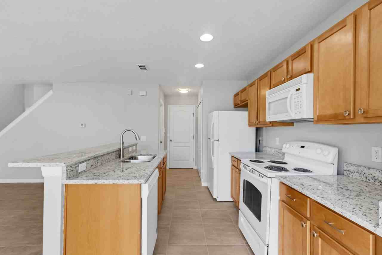 2040 Portcastle Cir - Photo 6 of 18