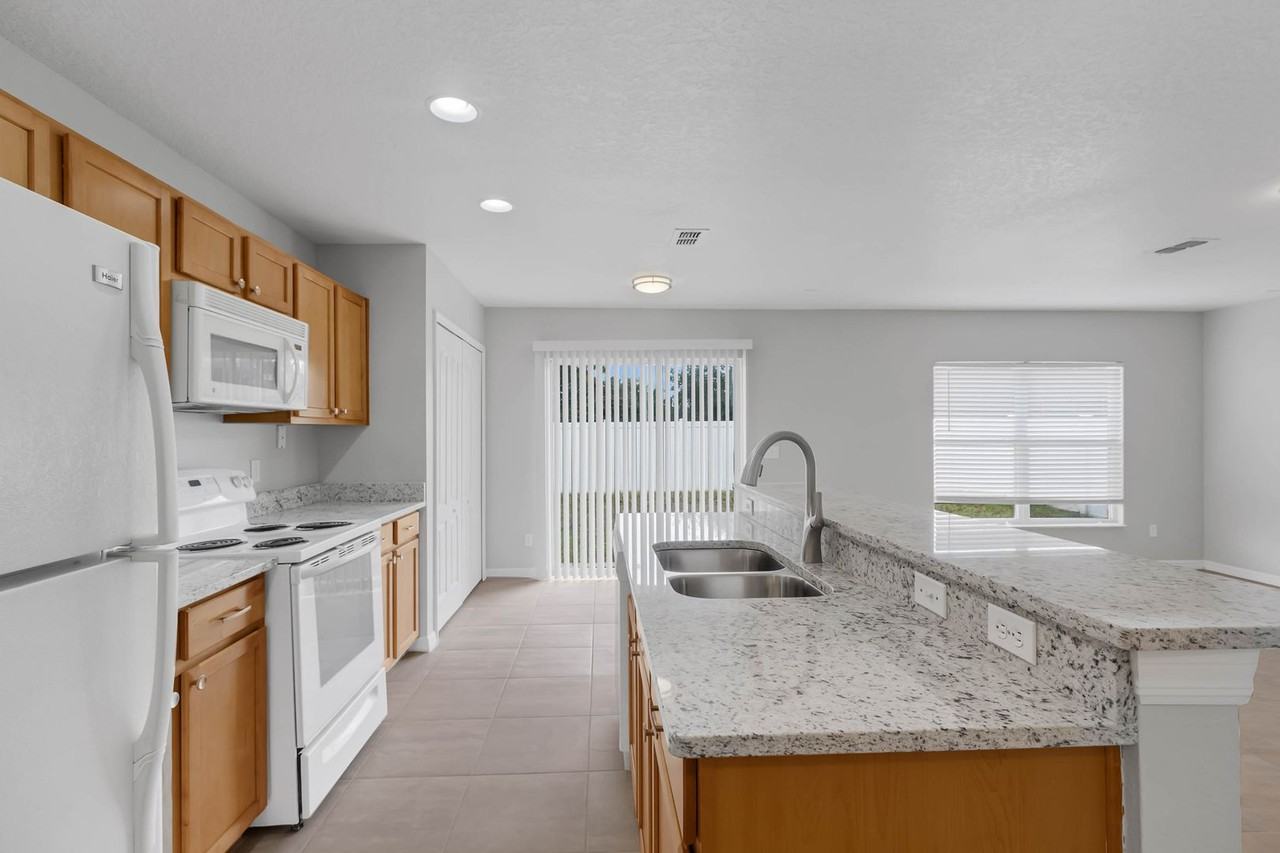 2040 Portcastle Cir - Photo 7 of 18