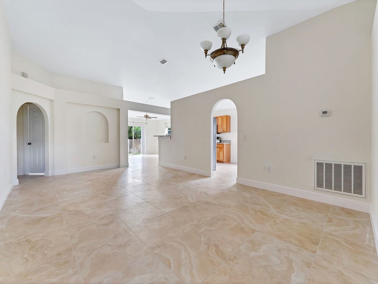 2111 Corner Point Ct - Photo 2 of 16