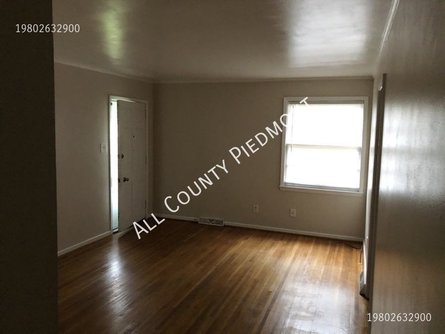 1925 Kennesaw Dr - Photo 3 of 12