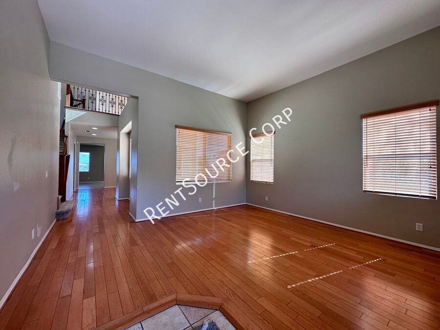 28479 Falcon Crest Dr - Photo 4 of 33