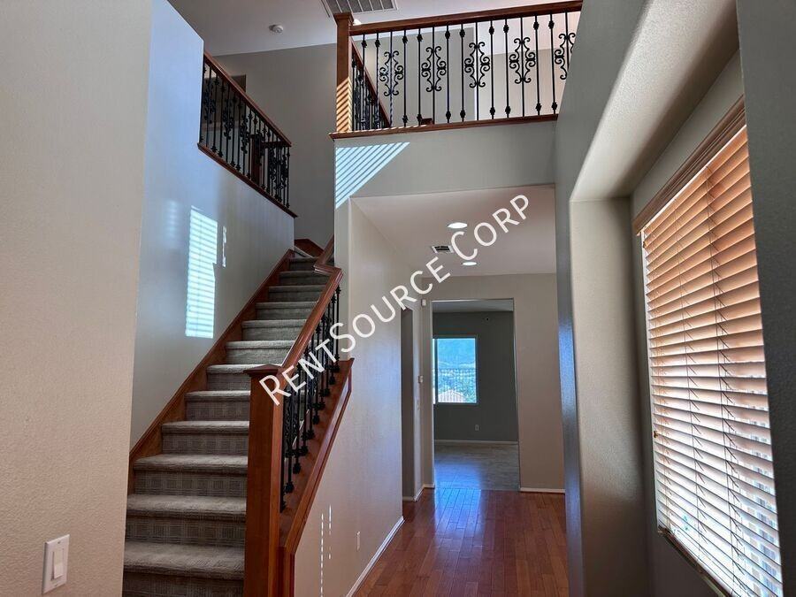 28479 Falcon Crest Dr - Photo 5 of 33