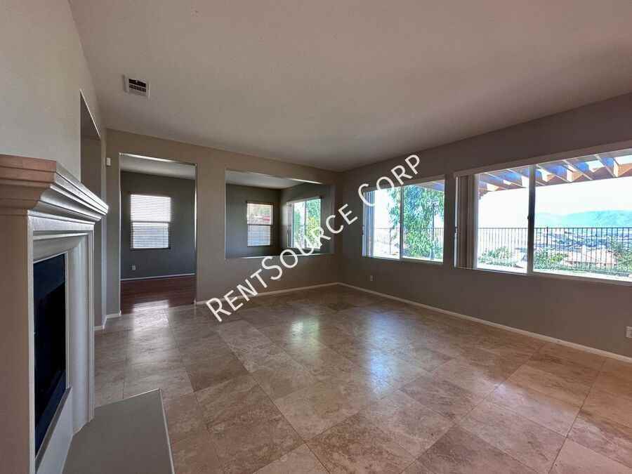 28479 Falcon Crest Dr - Photo 7 of 33