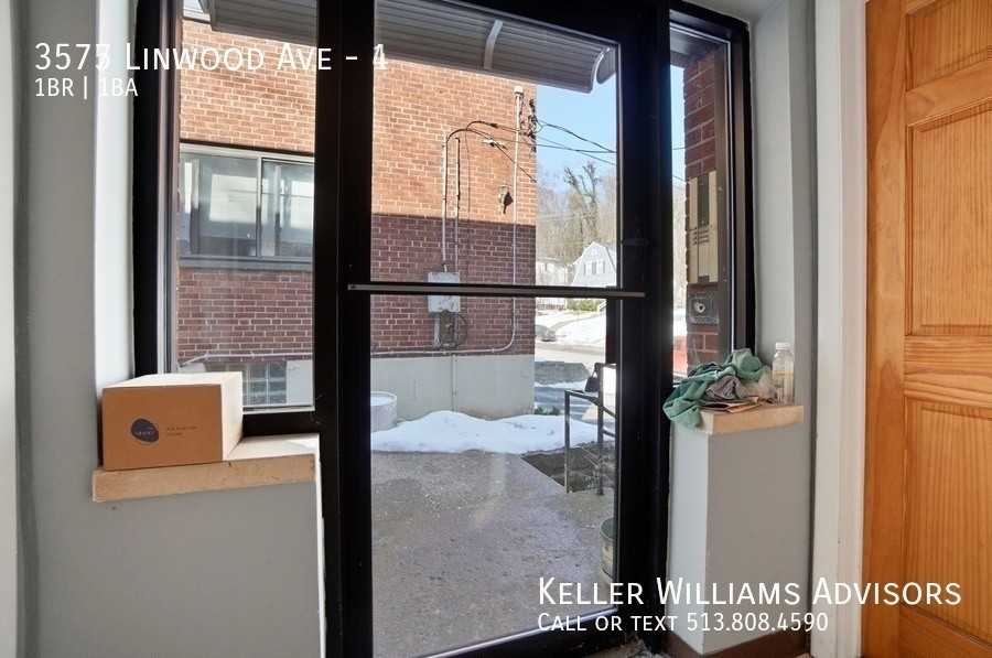 3575 Linwood Ave #4 - Photo 4 of 35