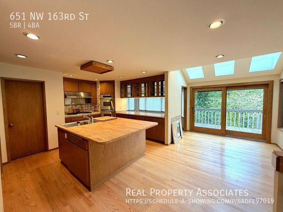 651 Nw 163rd St - Photo 3 of 30