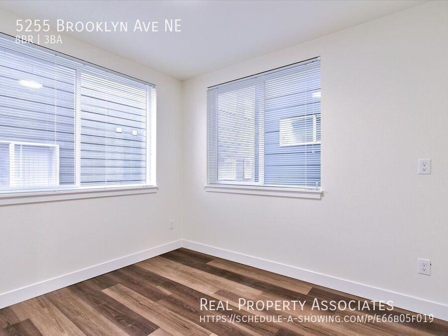 5255 Brooklyn Ave Ne - Photo 4 of 50