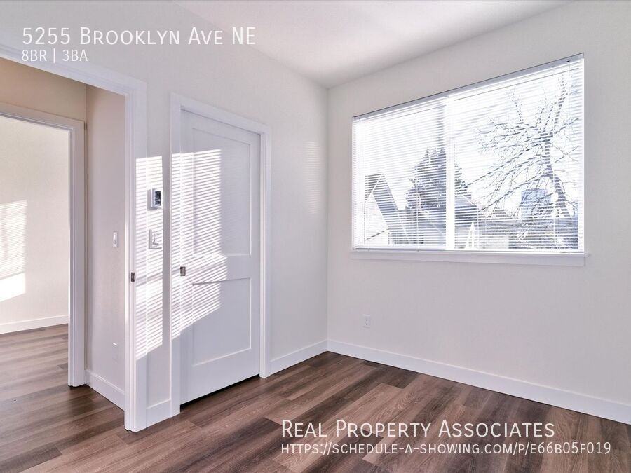 5255 Brooklyn Ave Ne - Photo 5 of 50