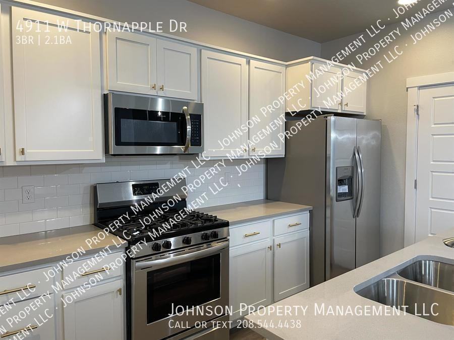 4911 W Thornapple Dr - Photo 2 of 17