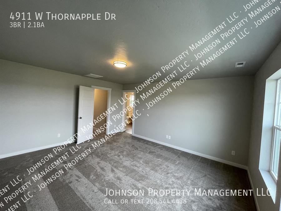 4911 W Thornapple Dr - Photo 6 of 17