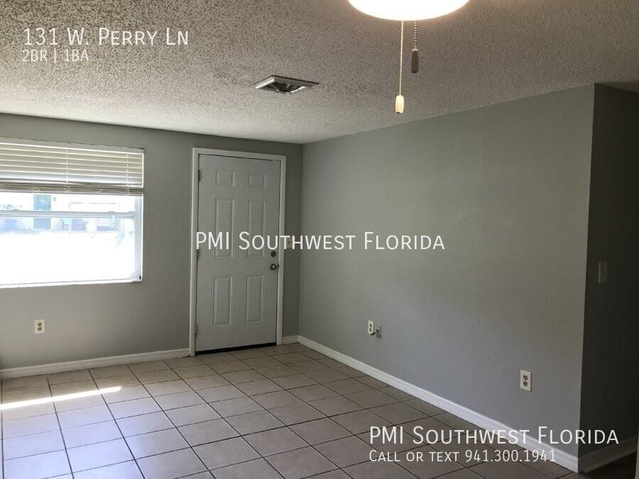 131 W Perry Ln - Photo 3 of 16