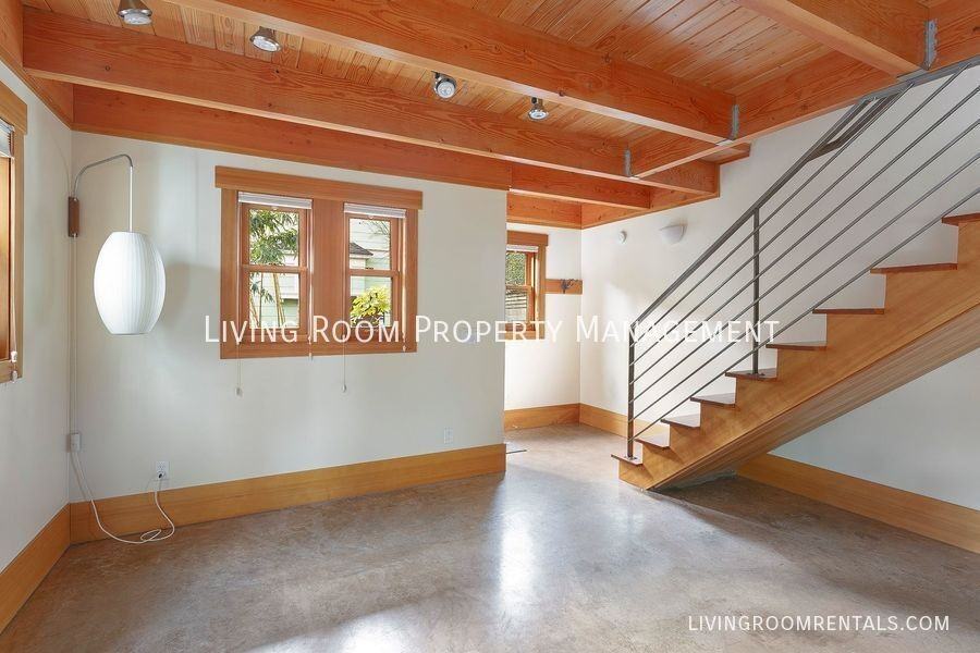 1501 Se Holly St #B - Photo 2 of 16