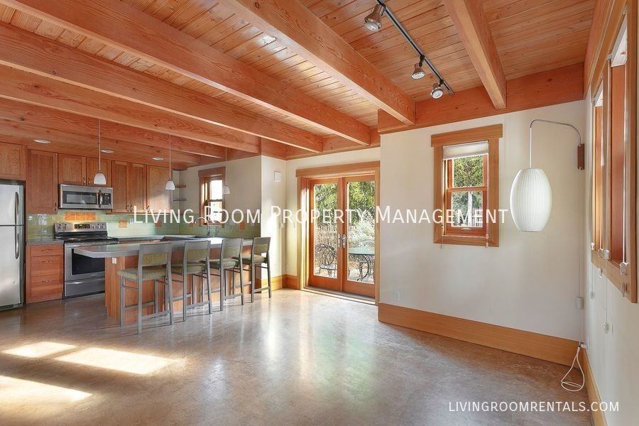 1501 Se Holly St #B - Photo 3 of 16