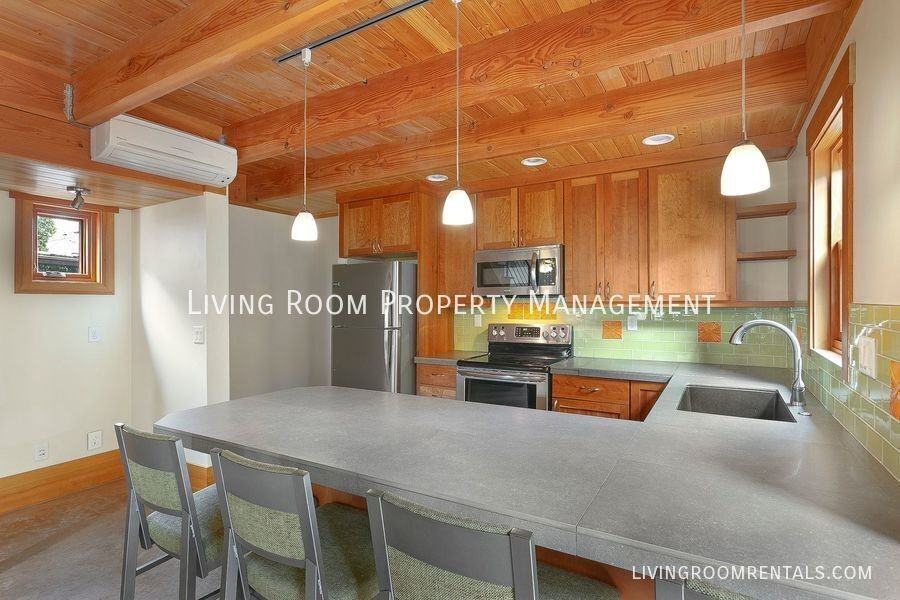 1501 Se Holly St #B - Photo 5 of 16