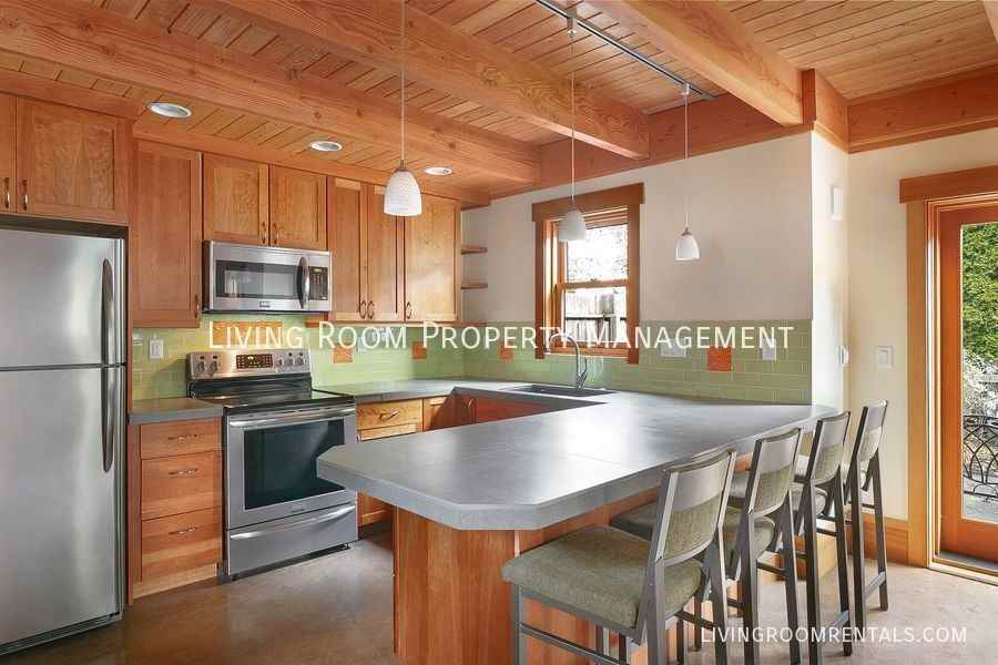 1501 Se Holly St #B - Photo 6 of 16