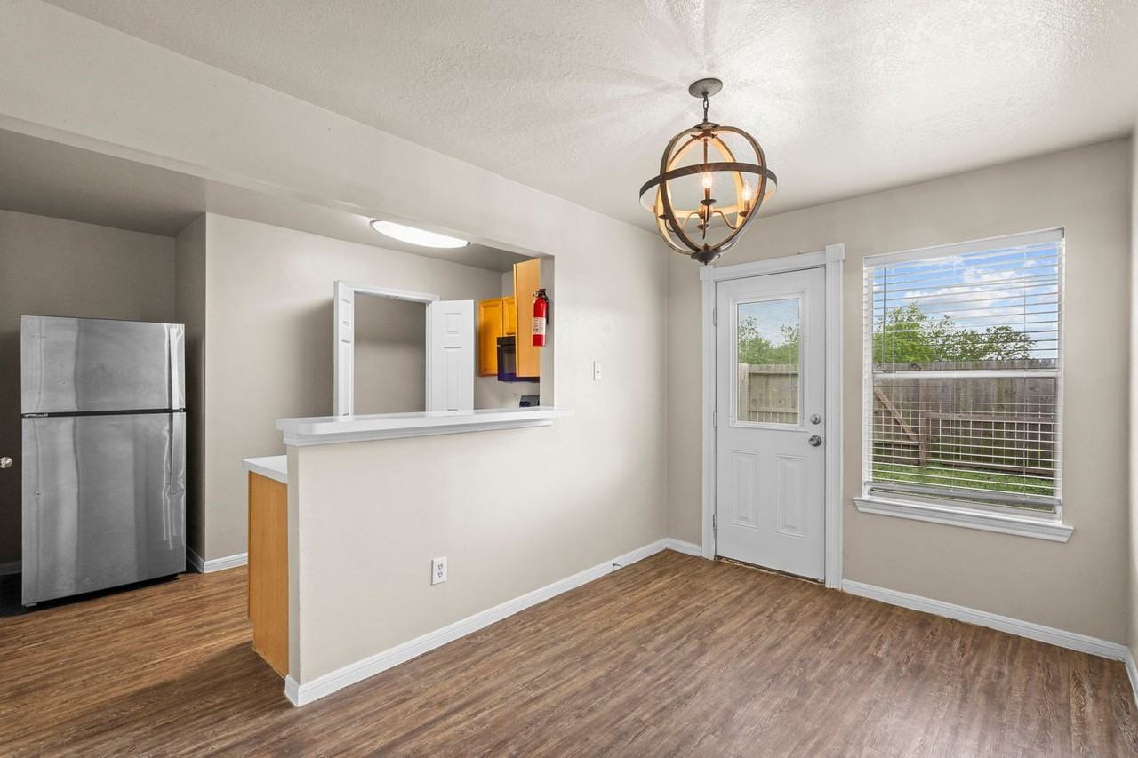 Green Isle Townhomes - Photo 4 of 21