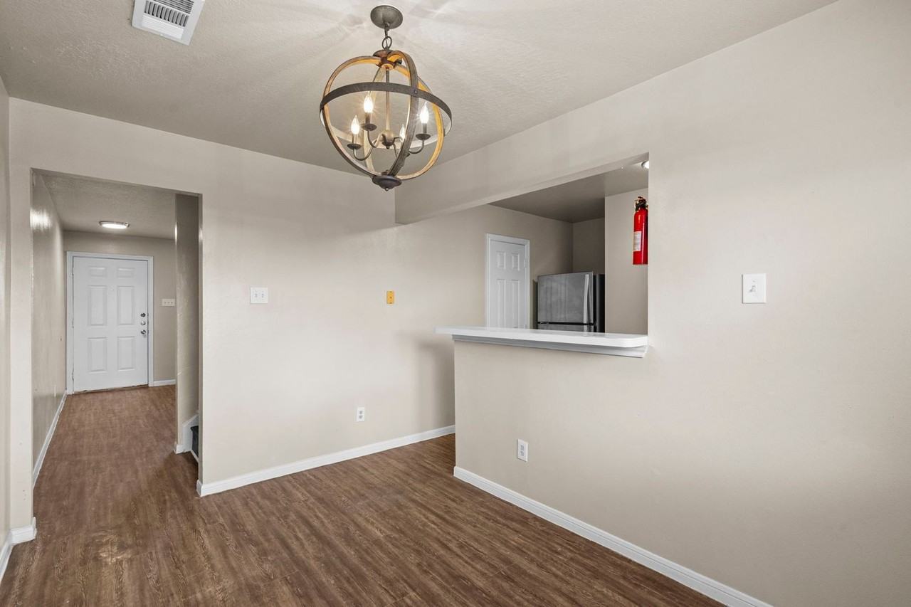 Green Isle Townhomes - Photo 6 of 21