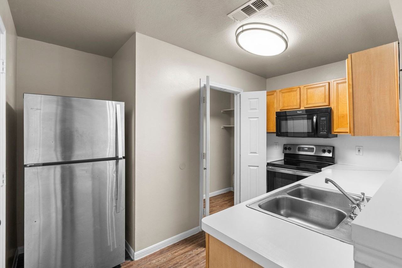 Green Isle Townhomes - Photo 7 of 21