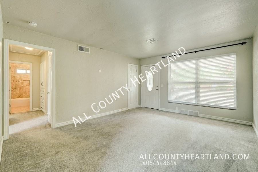 3921 Nw 51st St - Photo 2 of 16