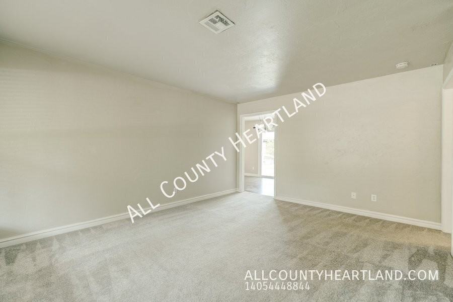 3921 Nw 51st St - Photo 3 of 16