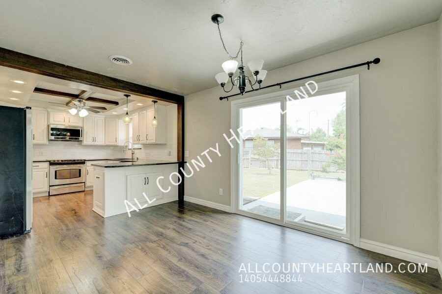 3921 Nw 51st St - Photo 4 of 16