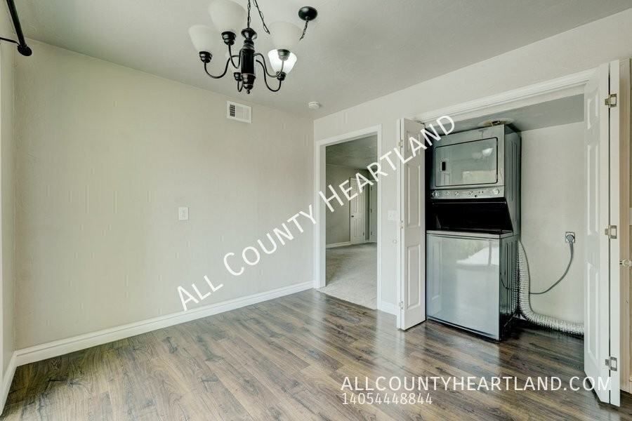 3921 Nw 51st St - Photo 5 of 16