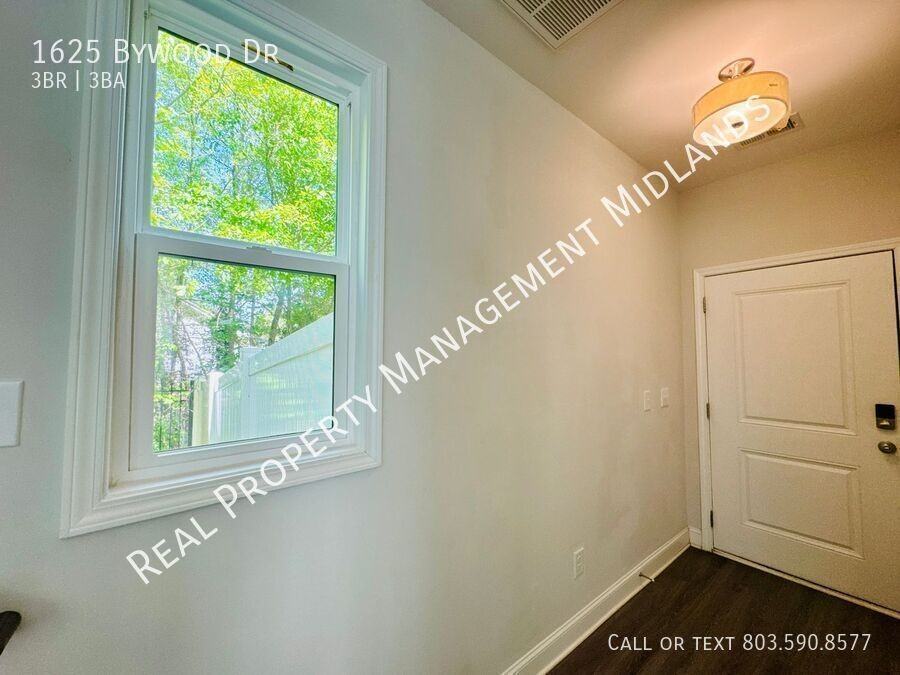 1625 Bywood Dr - Photo 3 of 15